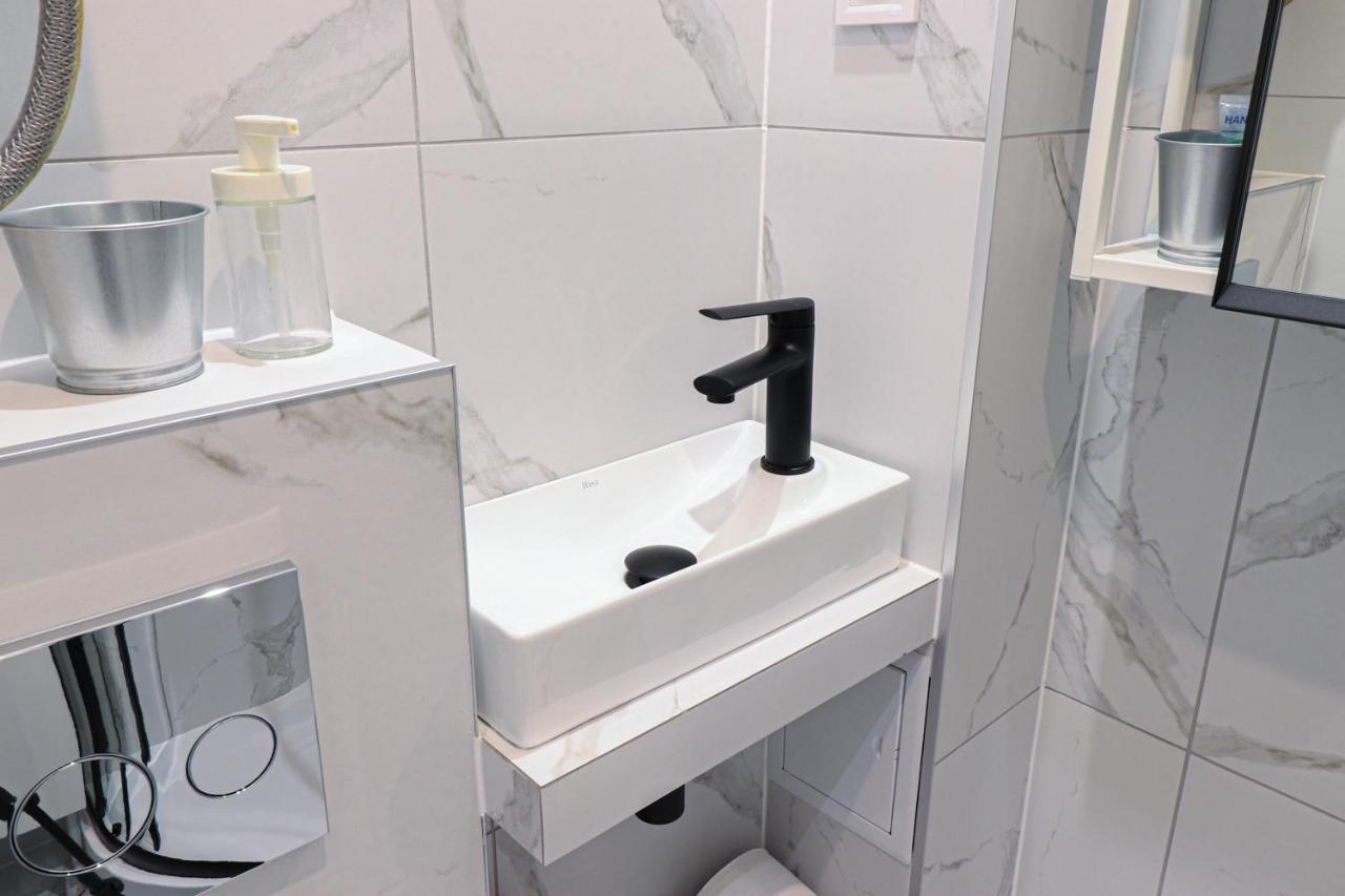 Sparrow Flat Old Town Apartment Tychy Esterno foto